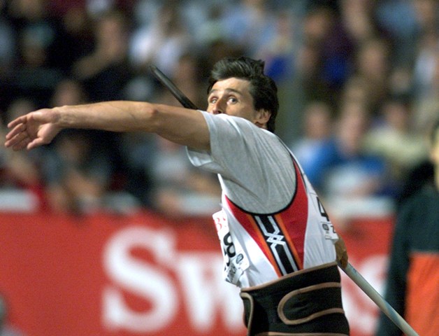Na snímke zo 17. augusta 2001 Čech Jan Železný počas hodu oštepom na atletickom mítingu Zlatej ligy