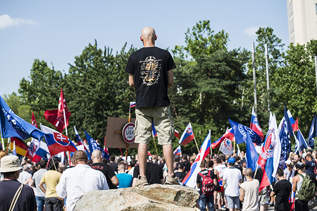 Zhromaždenie proti islamizácii Európy a utečencom na Námestí slobody, 25. júna 2016 v Bratislave.