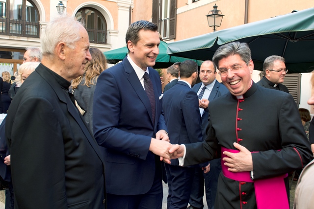 Na snímke zľava slovenský kardinál Jozef Tomko, predseda NR SR Andrej Danko a predstaviteľ štátneho sekretariátu Svätej stolice Mons. Betancourt