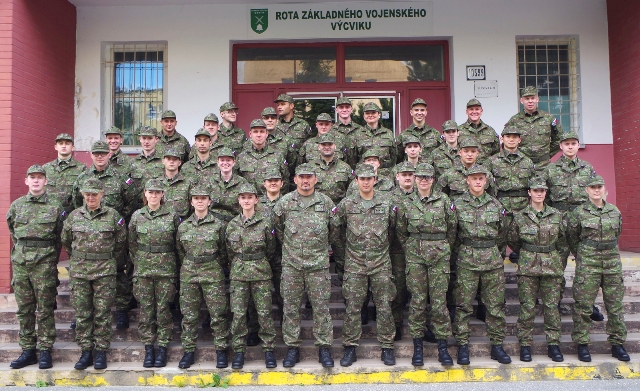 Na snímke vojaci dobrovoľnej vojenskej prípravy