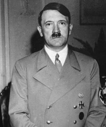 Na snímke z roku 1938 je nemecký diktátor Adolf Hitler v Bad Godesbergu