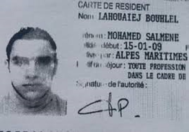 Na snímke identifikačný doklad Mohameda Bouhlela, ktorý sa našiel v nákladiaku