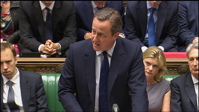 Na snímke z videa britský premiér David Cameron