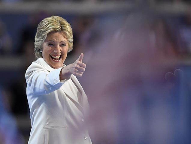 Bývalá ministerka zahraničných vecí USA Hillary Clintonová (na snímke)  oficiálne prijala nomináciu americkej Demokratickej strany na prezidentku Spojených štátov