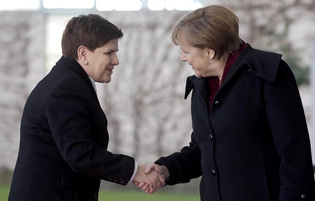 Nemecká kancelárka Angela Merkelová víta poľskú premiérku Beatu Szydlovú 