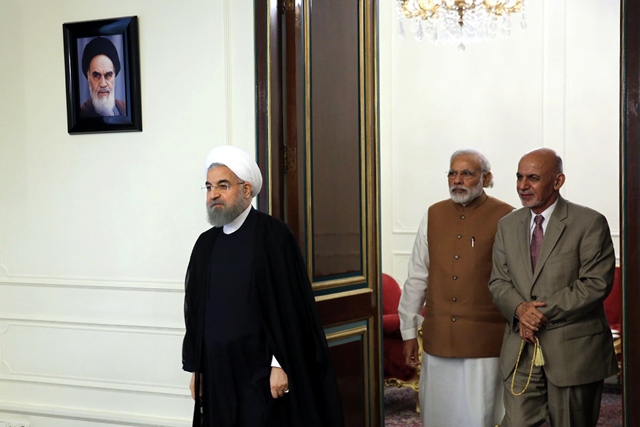 Na snímke sprava afganský prezident Ašraf Ghaní,  indický premiér Naréndra Módí a iránsky prezident Hasan Rúhání