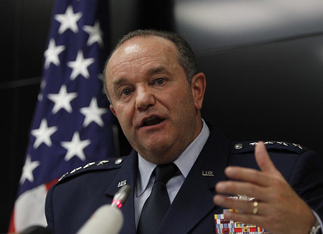 Na snímke bývalý hlavný veliteľ síl NATO v Európe americký generál Philip Breedlove