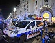 Nákladné auto vrazilo do davu ľudí vo francúzskom Nice. Útok si vyžiadal obete na životoch a desiatky zranených