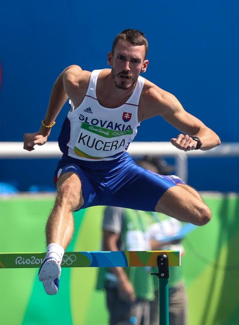 Na snímke slovenský atlét Martin Kučera počas rozbehov na 400 metrov cez prekážky na OH v brazílskom Riu de Janeiro