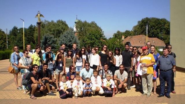 Mladí ľudia z celého sveta prišli do Rišňoviec, aby spoznali slovenskú históriu a kultúru a našli si tam nových priateľov