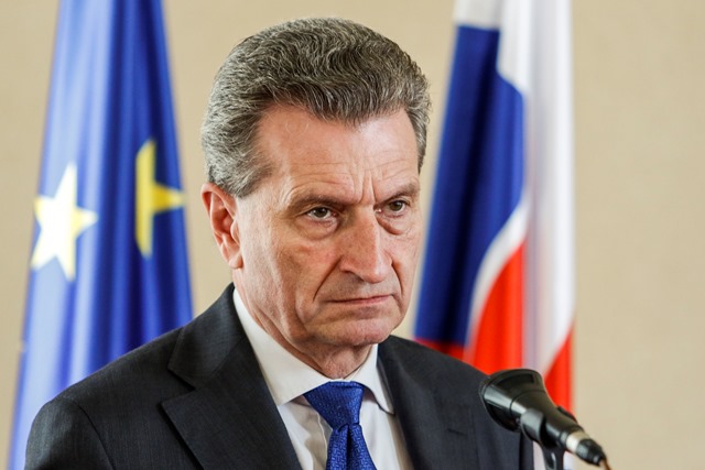 Na snímke komisár Európskej únie (EÚ) pre digitálnu ekonómiu a spoločnosť Günther Oettinger