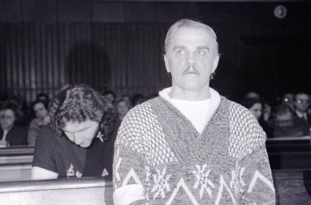 Na snímke z roku 1992 obžalovaní Ján Molnár (v popredí) a Ľubor Masár (sklonená hlava)
