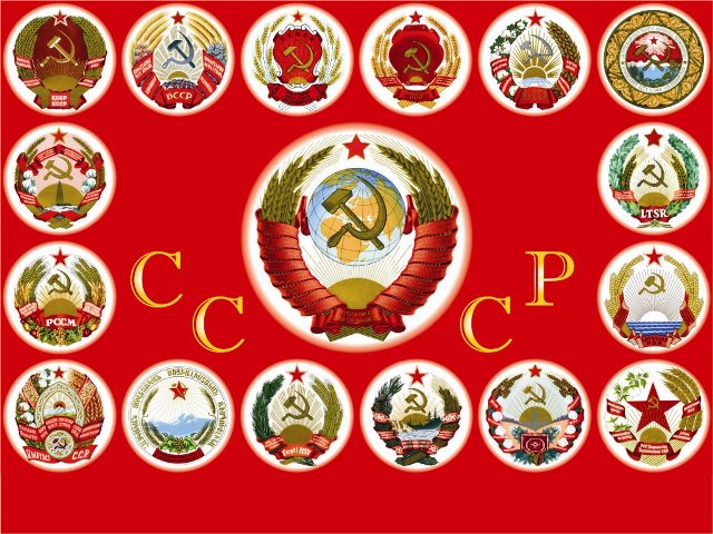 Na snímke vlajka zobrazujúca všetky bývalé krajiny ZSSR