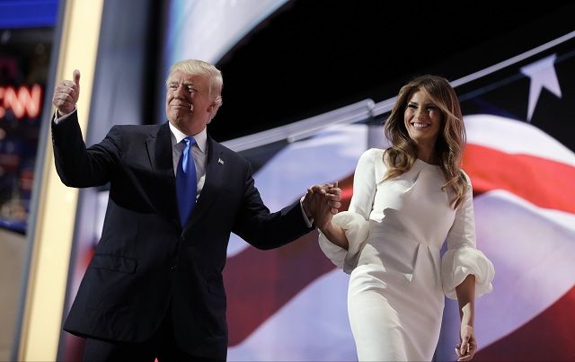 Republikánsky prezidentský kandidát Donald Trump a jeho manželka Melania Trumpová