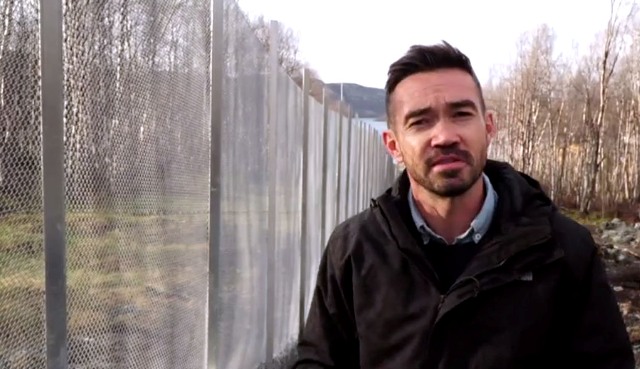 Britský reportér Howard Johnson navštívil hraničný prechod