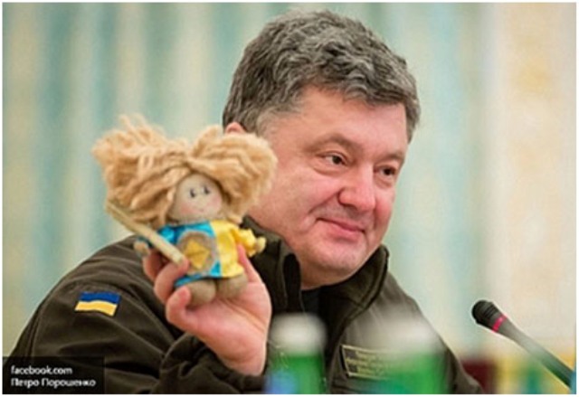 Prezident Ukrajiny Porošenko sa na facebooku pochválil, že prijímať dôležité rozhodnutia pre krajinu mu pomáha plyšová bábika