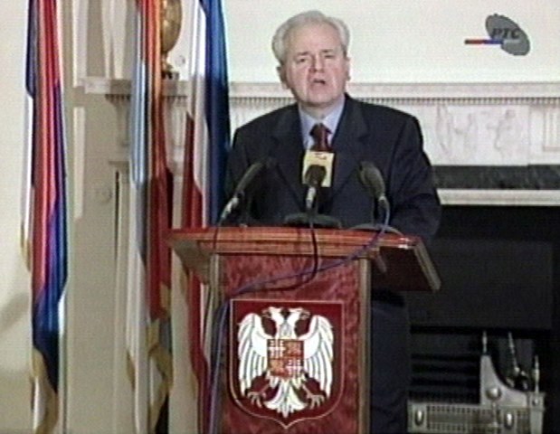 Na snímke z televízie Slobodan Miloševič