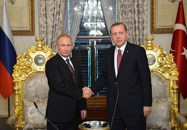 Turecký prezident Recep Tayyip Erdogan (vpravo) a ruský prezident Vladimir Putin 