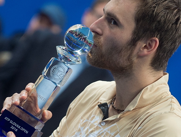 Na snímke víťaz turnaja Peugeot Slovak Open slovenský tenista Norbert Gombos