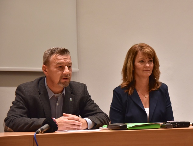 Na snímke zľava Zoroslav Smolinský a Jolana Julkeová