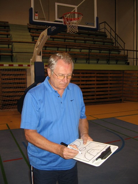Basketbalový tréner PaedDr. Milan Rožánek