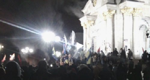 V Kyjeve pokračujú zrážky medzi radikálmi a políciou