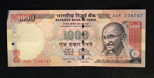 Na snímke 1000 indických rupií (13,64 eur) 