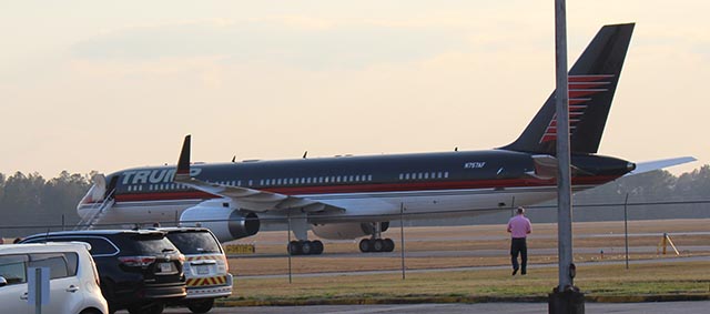 trump_force_one_at_valdosta_regional_airport_a_-_cropped