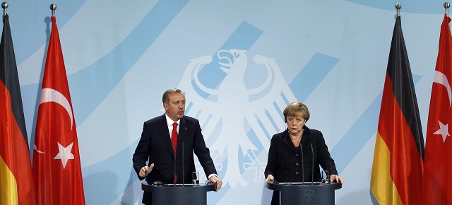 Na snímke Angela Merkelová a Recep Tayyip Erdogan
