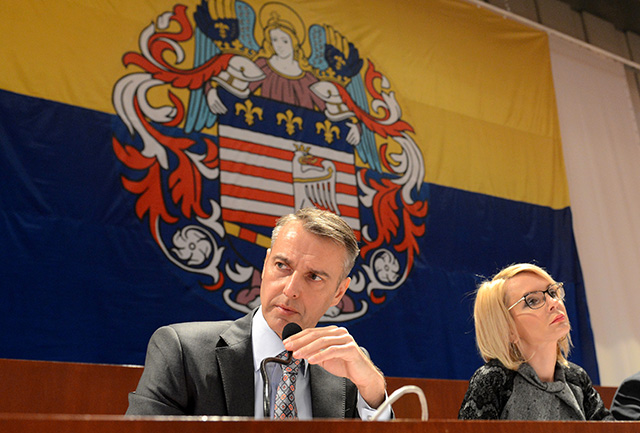 Na snímke primátor Košíc Richard Raši (vľavo) a viceprimátorka Renáta  Lenártová (vpravo) 