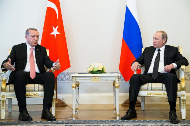 Na snímke ruský prezident Vladimir Putin (vpravo) a turecký prezident Recep Tayyip Erdogan