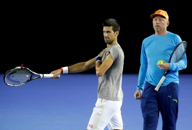 Na snímke srbský tenista Novak Djokovič a jeho tréner Boris Becker