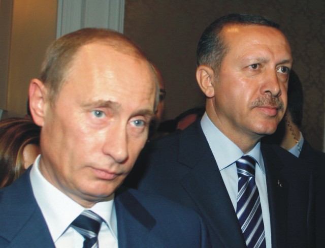 Ruský prezident Vladimir Putin (vľavo) a turecký prezident Recep Tayyip Erdogan