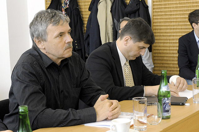 Na snímke moderátor Juraj Hrabko (vľavo)