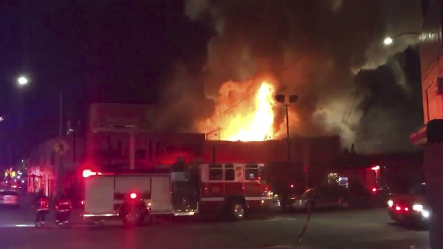 Pri požiari na koncerte v Kalifornii zahynulo najmenej 9 ľudí