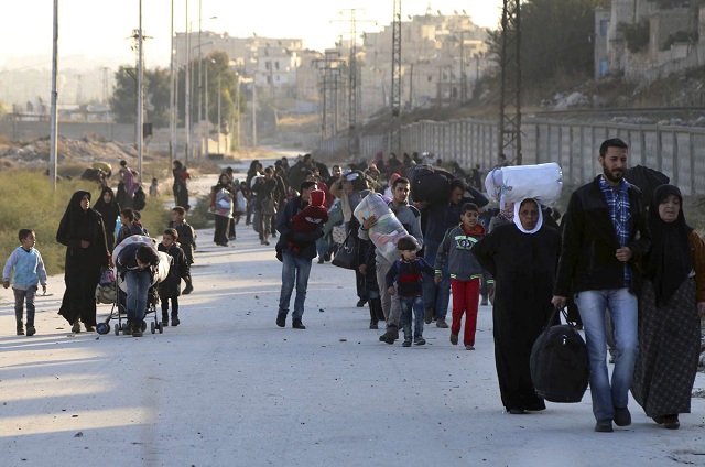 Obyvatelia Aleppa čakajú v neistom prímerí na evakuáciu