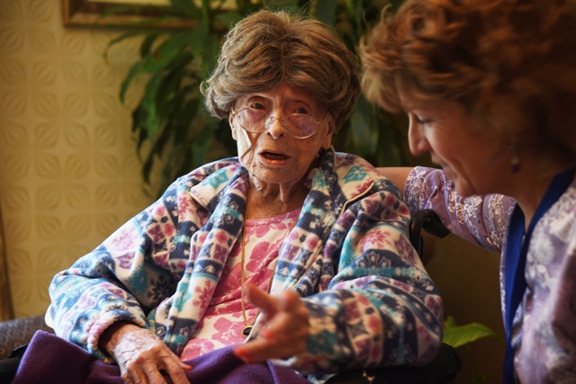 Na snímke je 113-ročná Američanka Adele Dunlapová