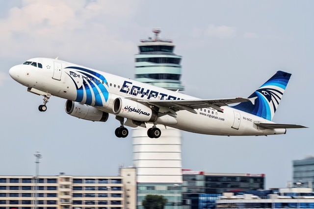 Na snímke  lietadlo leteckej spoločnosti EgyptAir Airbus