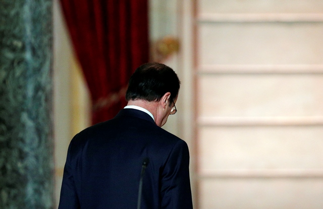 Na snímke  francúzsky prezident Francois Hollande odchádza