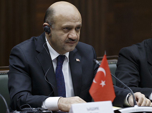 Turecký minister obrany Fikri Išik