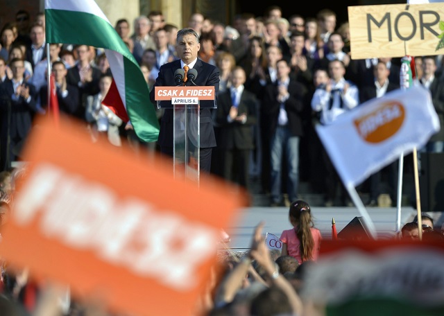 Na archívnej snímke predseda maďarskej vlády a predseda Fideszu Viktor Orbán