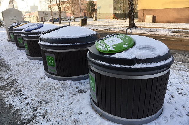 Polopodzemné kontajnery nahradili na dvoch sídliskách v Trenčíne klasické nádoby na odpad