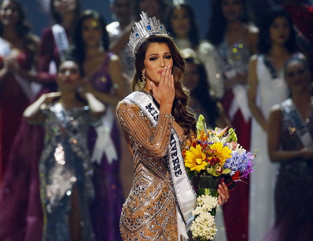 Titul Miss Universe 2016 získala dnes 24-ročná Francúzka Iris Mittenaereová