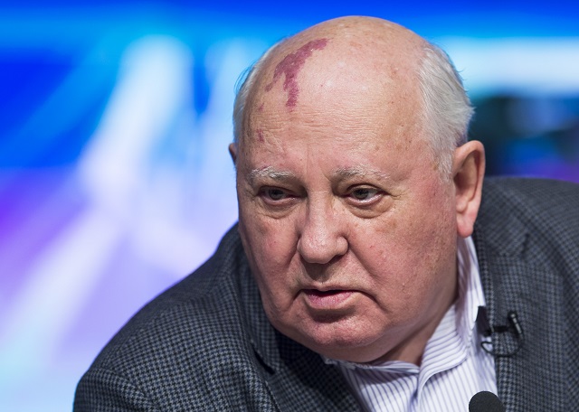  Na archívnej snímke z 30. marca 2013 bývalý sovietsky komunistický vodca a prezident Michail Gorbačov