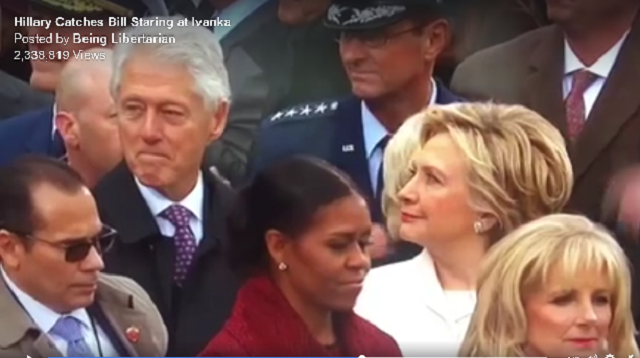Snímka z videa, na ktorom Hillary intenzívne magnetizovala Billa pohľadom po tom, čo zistila, že ten sa zasa intenzívne díva na Ivanku Trumpovú