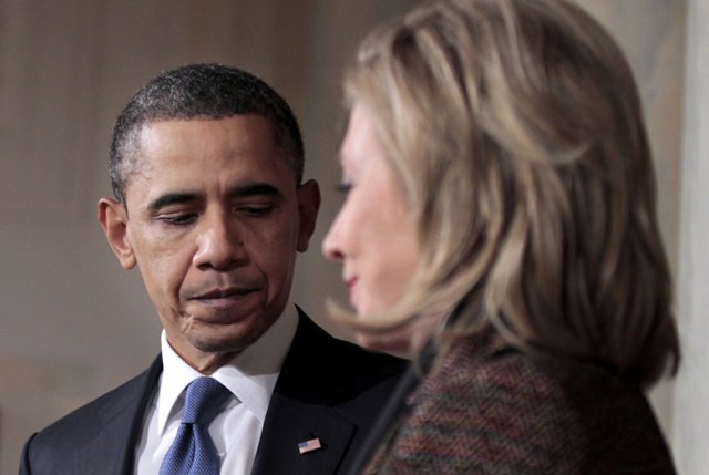 Na snímke bývalý americký prezident Barack Obama (vľavo) a neúspešná americká demokratická prezidentská kandidátka Hillary Clintonová Foto: Pablo Martinez Monsivais