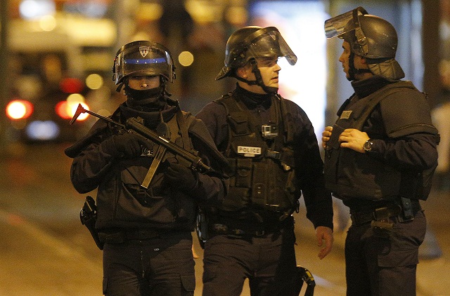Francúzska polícia opäť zatýkala výtržníkov; pouličné nepokoje sú na ústupe