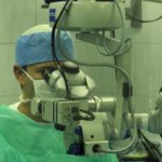 Operácie spoločne vykonali jeden z najlepších českých a slovenských očných chirurgov