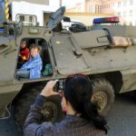 Obrnené vozidlo polície si vychutnali najmä deti