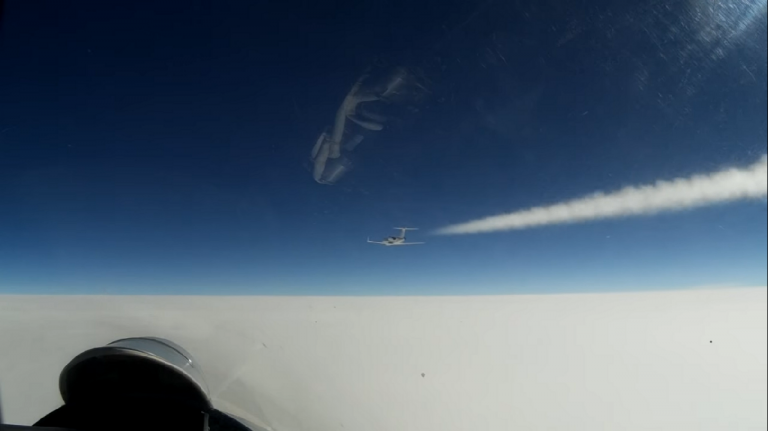 Ruská stíhačka Su-27 zachytila ​​americké a švédske prieskumné lietadlo